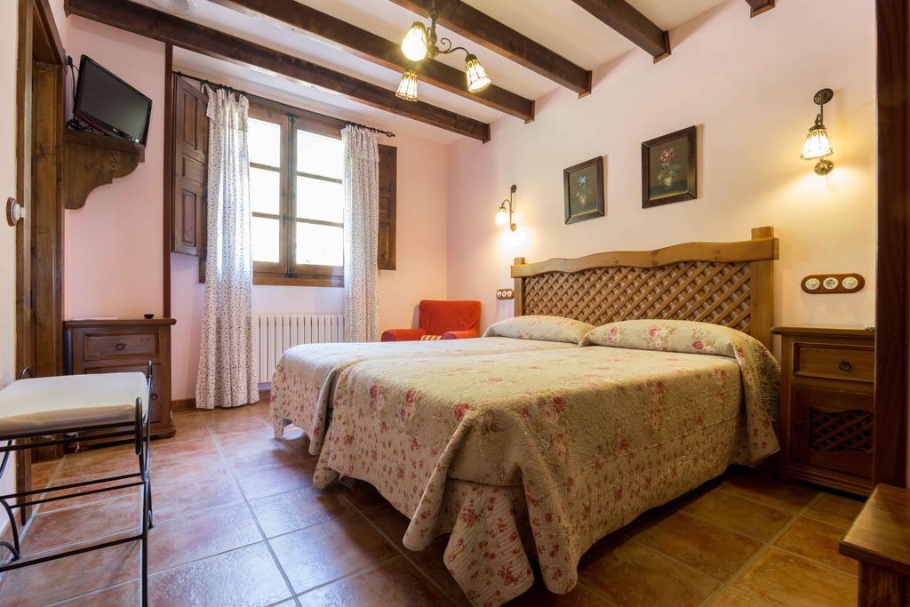 Hotel De Montana Cueva Ahumada Villaverde De Guadalimar Zimmer foto