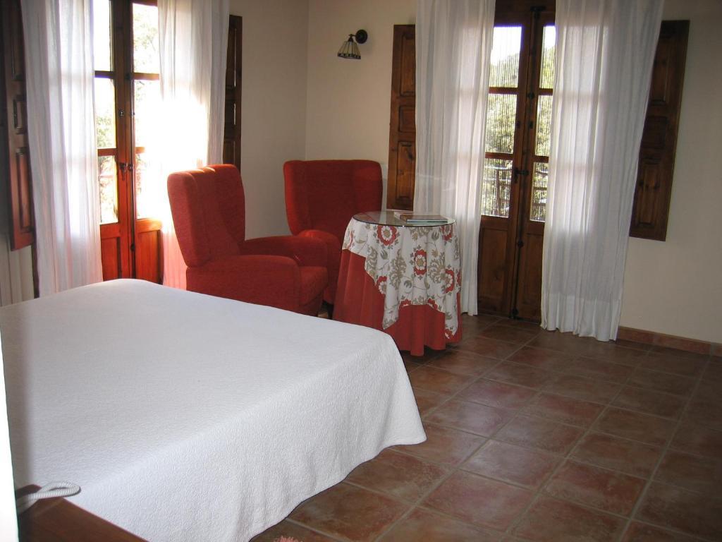 Hotel De Montana Cueva Ahumada Villaverde De Guadalimar Zimmer foto